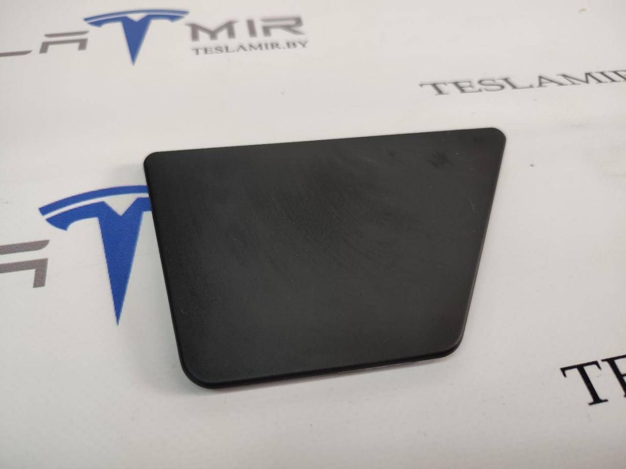 Накладка стойки B наружная левая нижняя Tesla Model 3 1 поколение 2020, 1100087-00 - фото №1