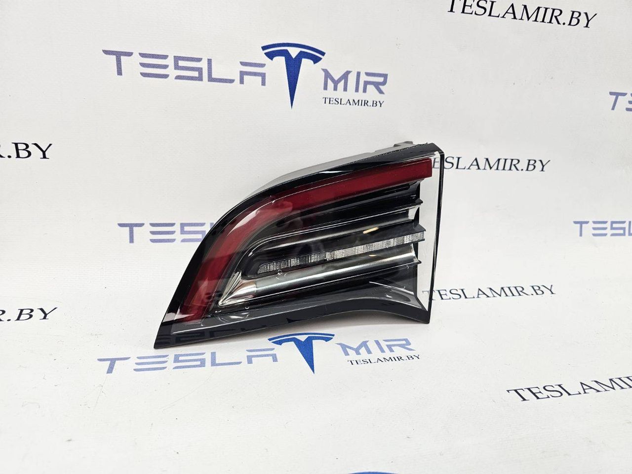 фонарь крышки багажника правый Tesla Model Y 1 поколение 2021, 1077402-00, 1077404-00, 1502089-00 - фото №1
