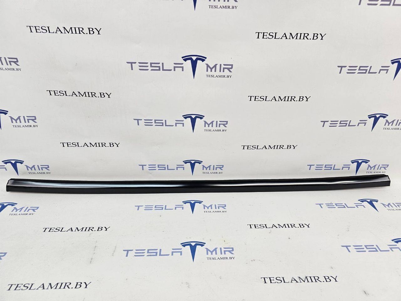 молдинг двери задней левой Tesla Model 3 1 поколение 2022, 1080745-00, 1080745-01 - фото №1
