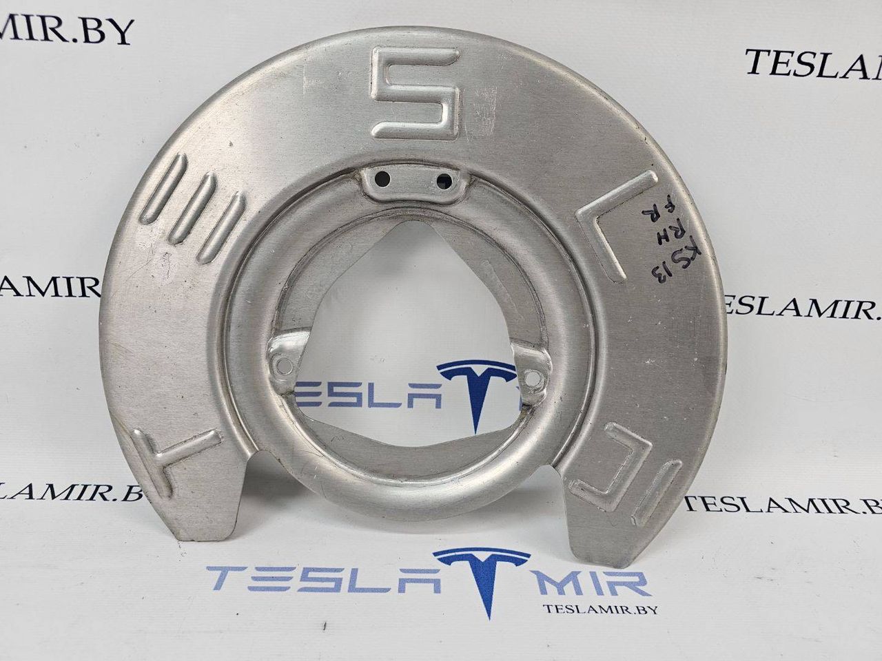 защитный кожух тормозного механизма Tesla Model 3 1 поколение 2020, 1044661-00 - фото №1