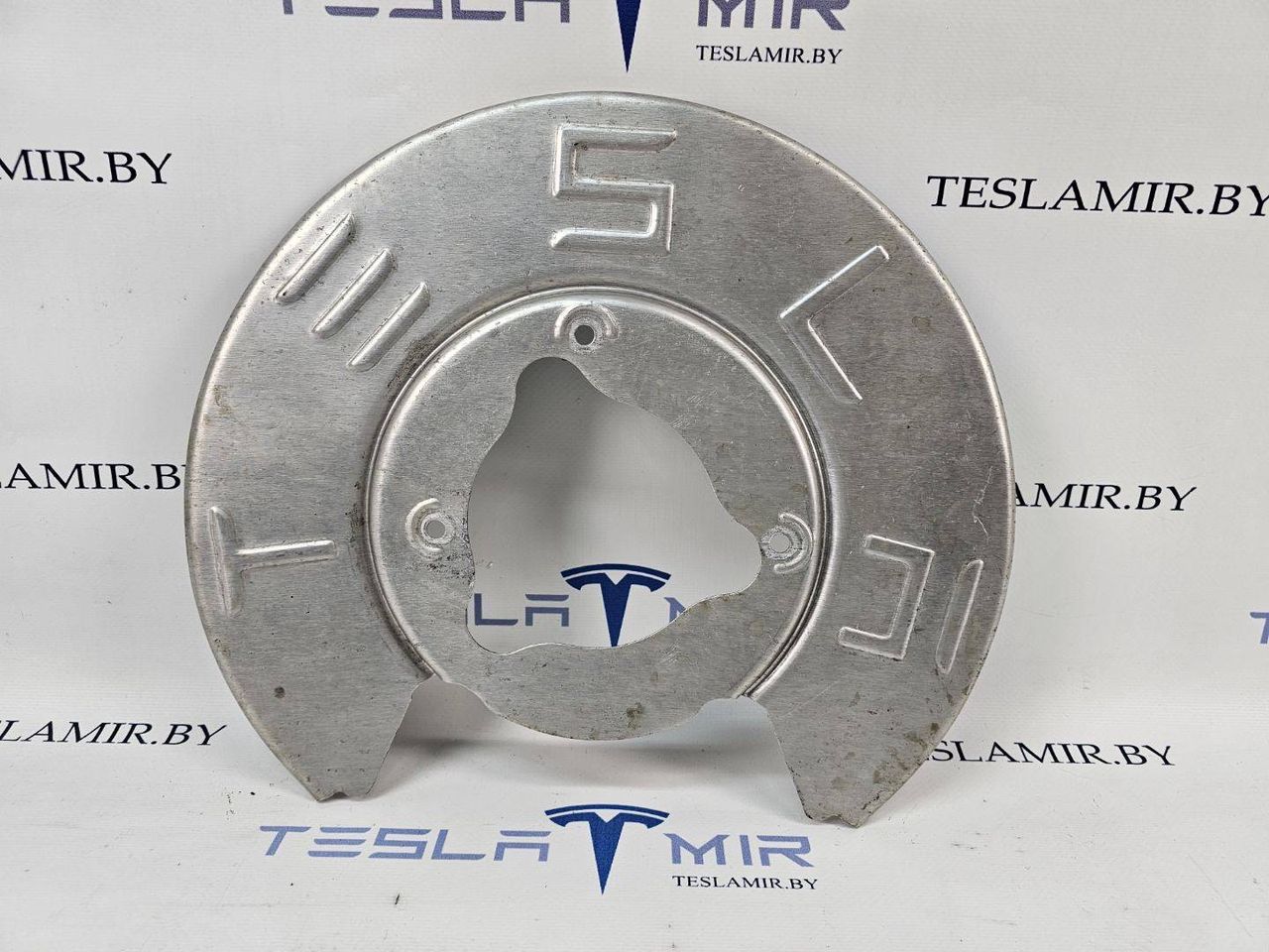 защитный кожух тормозного механизма Tesla Model 3 1 поколение 2020, 1044666-00 - фото №1