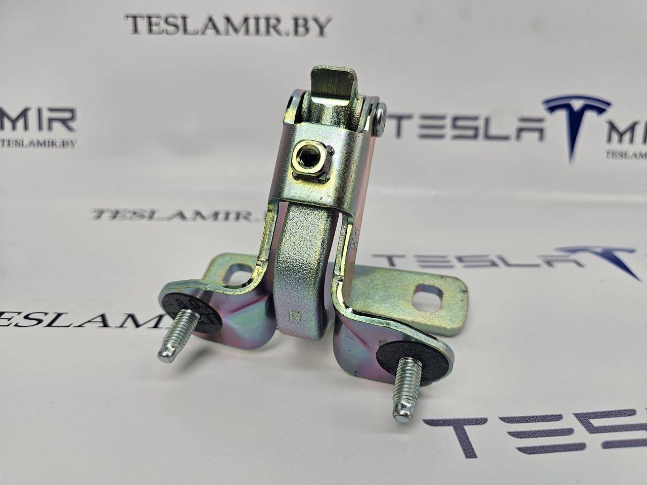 петля крышки багажника Tesla Model Y 1 поколение 2021, 1500495-00 - фото №1