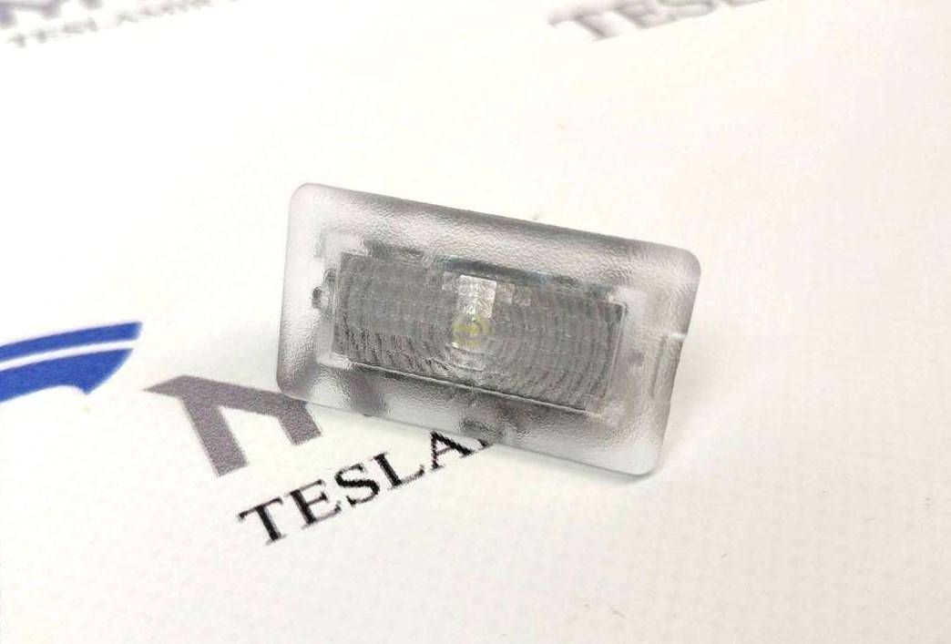 Фонарь подсветки двери/багажника белый (лампочка подсветки) Tesla Model 3 1 поколение 2021, 1007151-70 - фото №1