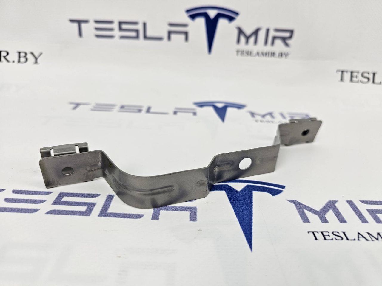 кронштейн крепления подкрылка переднего левого Tesla Model 3 1 поколение 2020, 1104540-00 - фото №1