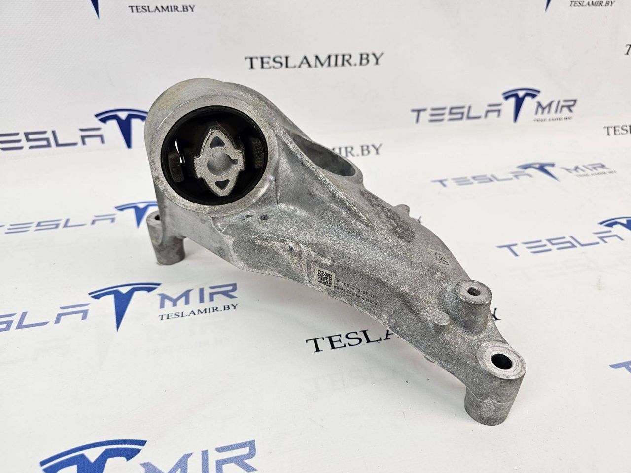 кронштейн двигателя Tesla Model 3 1 поколение 2023, 1093278-50, 1095337-00 - фото №1