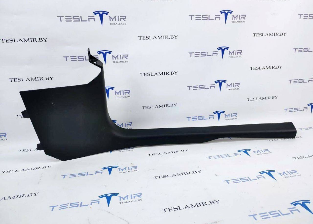 Накладка декоративная стойки А внутренняя правая нижняя Tesla Model 3 1 поколение 2023, 1086293-00 - фото №1