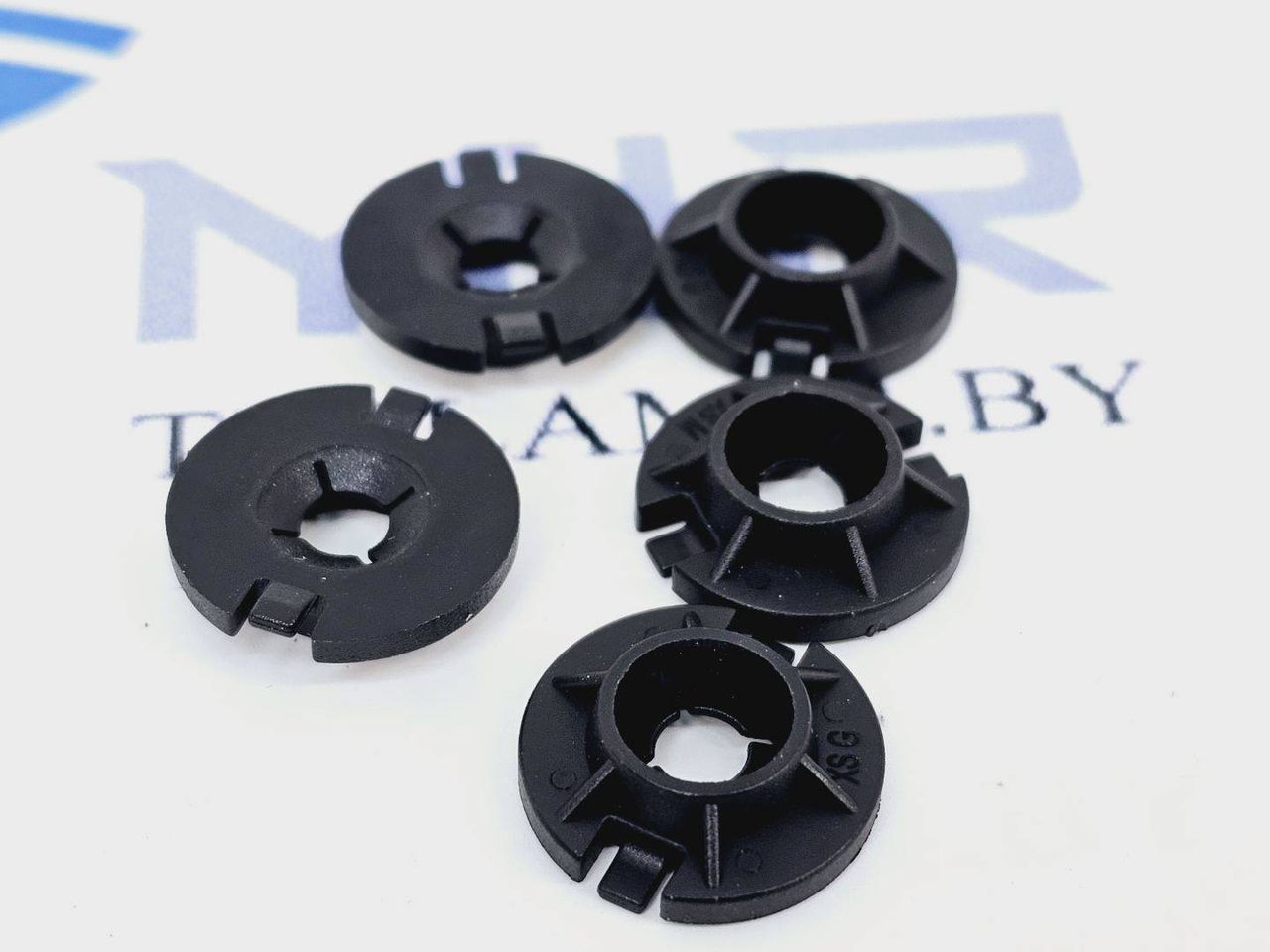 Клипса подкрылок M6x18,PP (пластик) Tesla Model 3 1 поколение 2021, 1110713-99, 1586514-00, 1586512-00 - фото №1