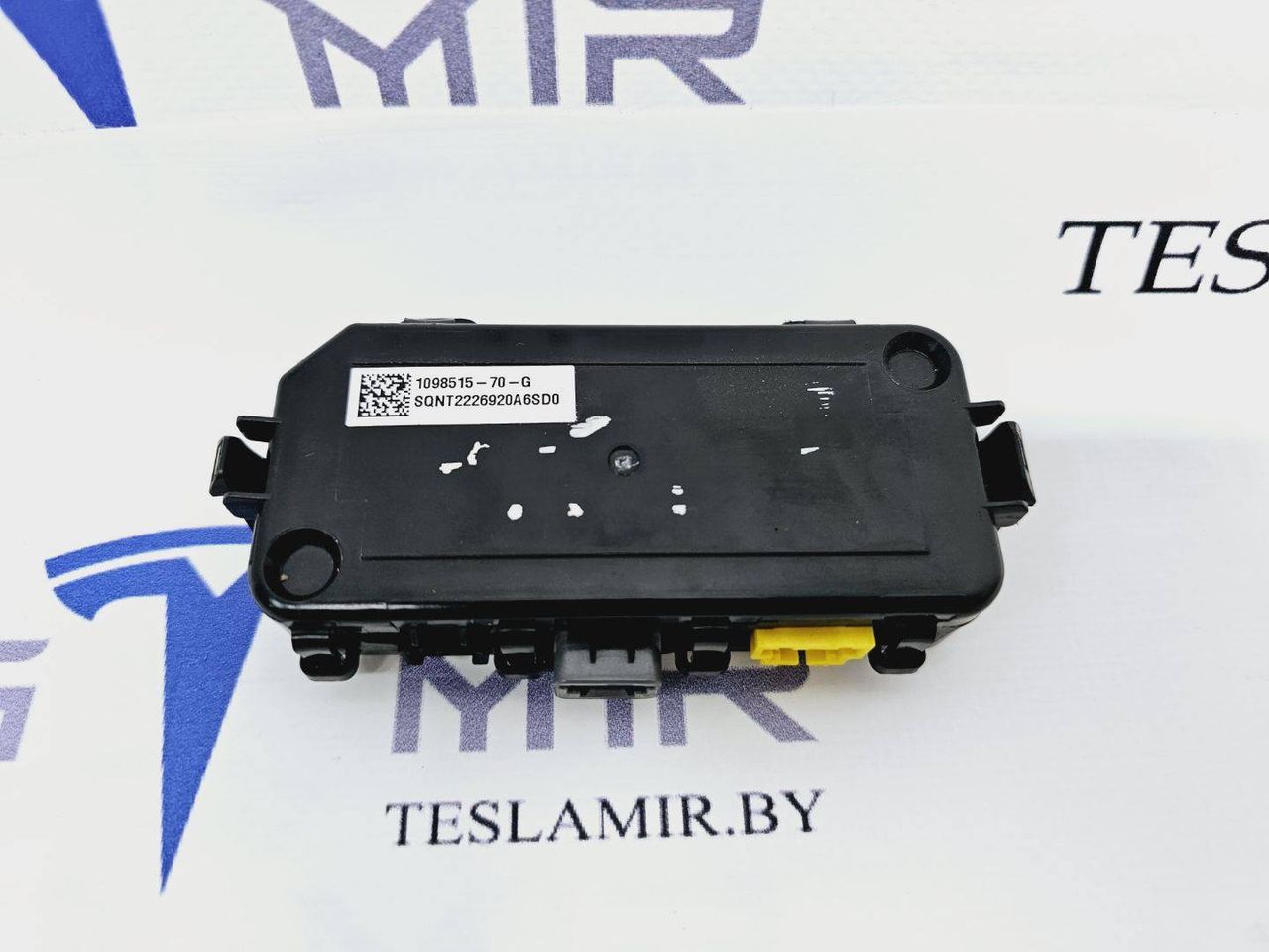 блок управления сиденьем Tesla Model 3 1 поколение 2023, 1100036-00, 1098515-70 - фото №1