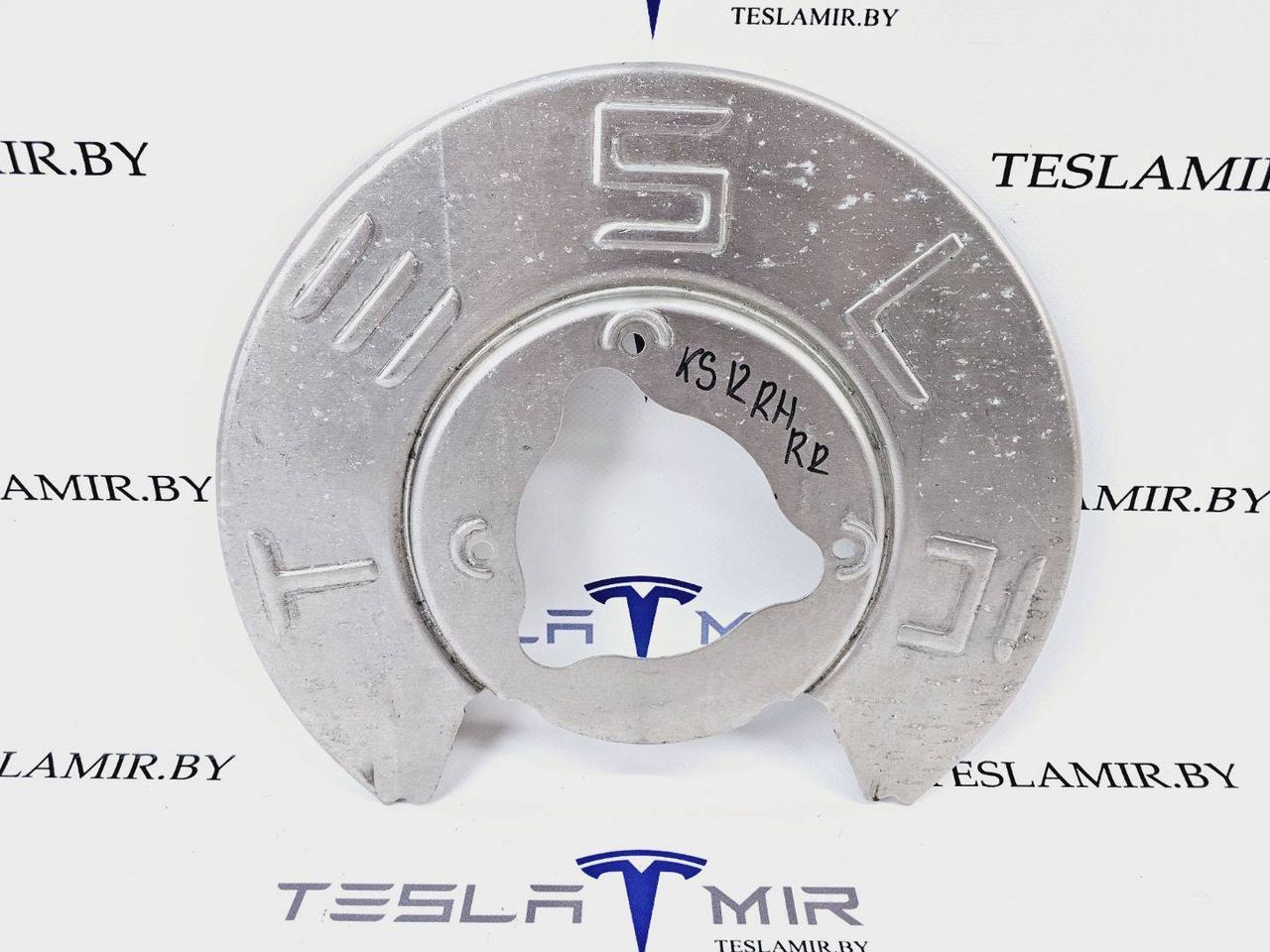 защитный кожух тормозного механизма Tesla Model 3 1 поколение 2023, 1044666-00 - фото №1