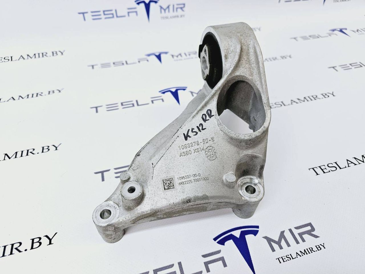 кронштейн двигателя Tesla Model 3 1 поколение 2023, 1093278-50, 1095337-00 - фото №1