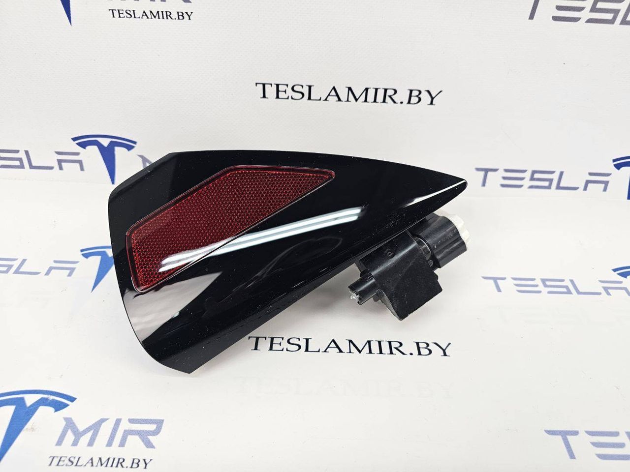 Люк порта зарядки с электроприводом в сборе Tesla Model 3 1 поколение 2021, 1478840-00, 1566302-00, 1476608-00 - фото №1