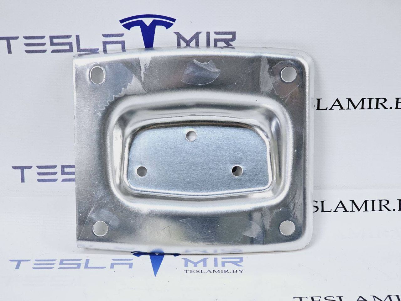 кронштейн заднего бампера Tesla Model 3 1 поколение 2020, 1530484-99 - фото №1
