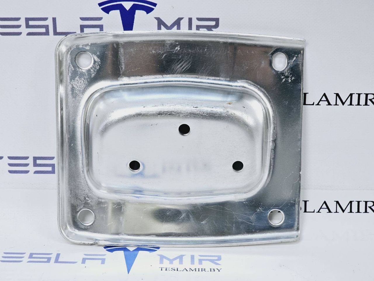 кронштейн заднего бампера Tesla Model 3 1 поколение 2020, 1530484-99 - фото №1