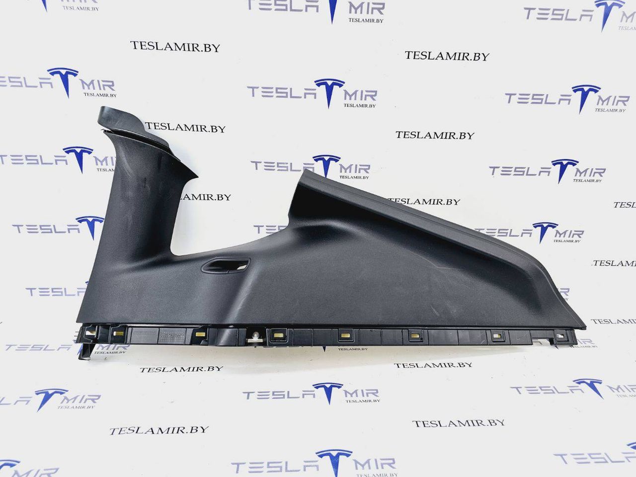 Накладка ремня безопасности стойки С правая Tesla Model Y 1 поколение 2021, 1494609-00 - фото №1