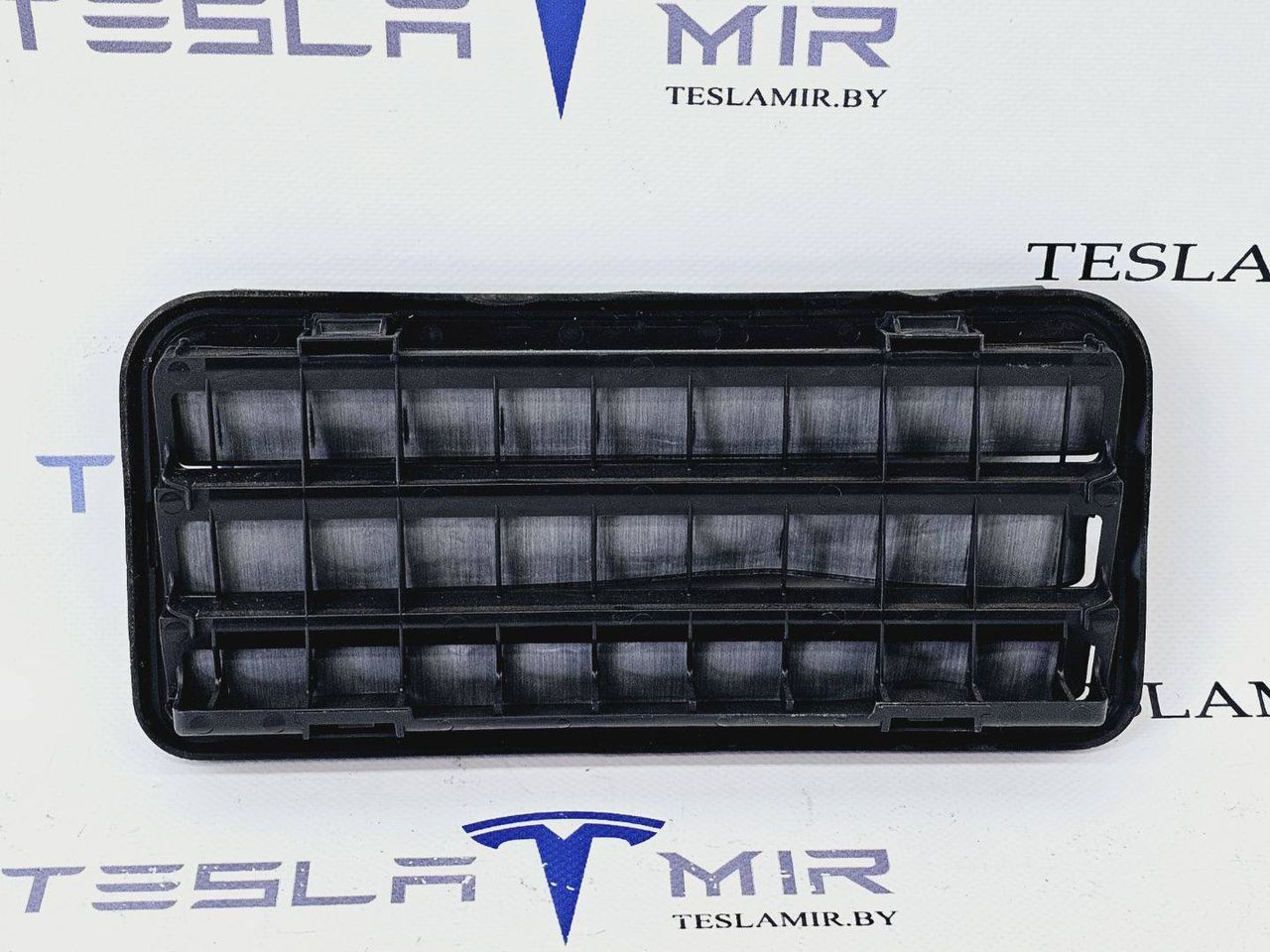 Вентиляционный клапан заднего багажника (жабры) Tesla Model Y 1 поколение 2021, 1098751-00 - фото №1