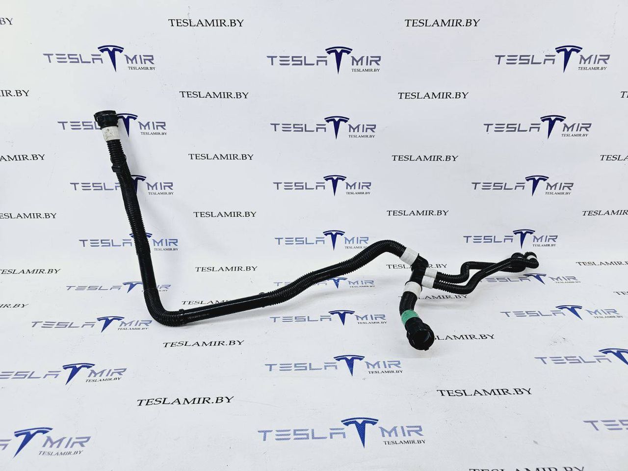 Шланг системы охлаждения теплообменник (Chiller)-батарея Tesla Model Y 1 поколение 2021, 1521493-00, 1501293-00 - фото №1