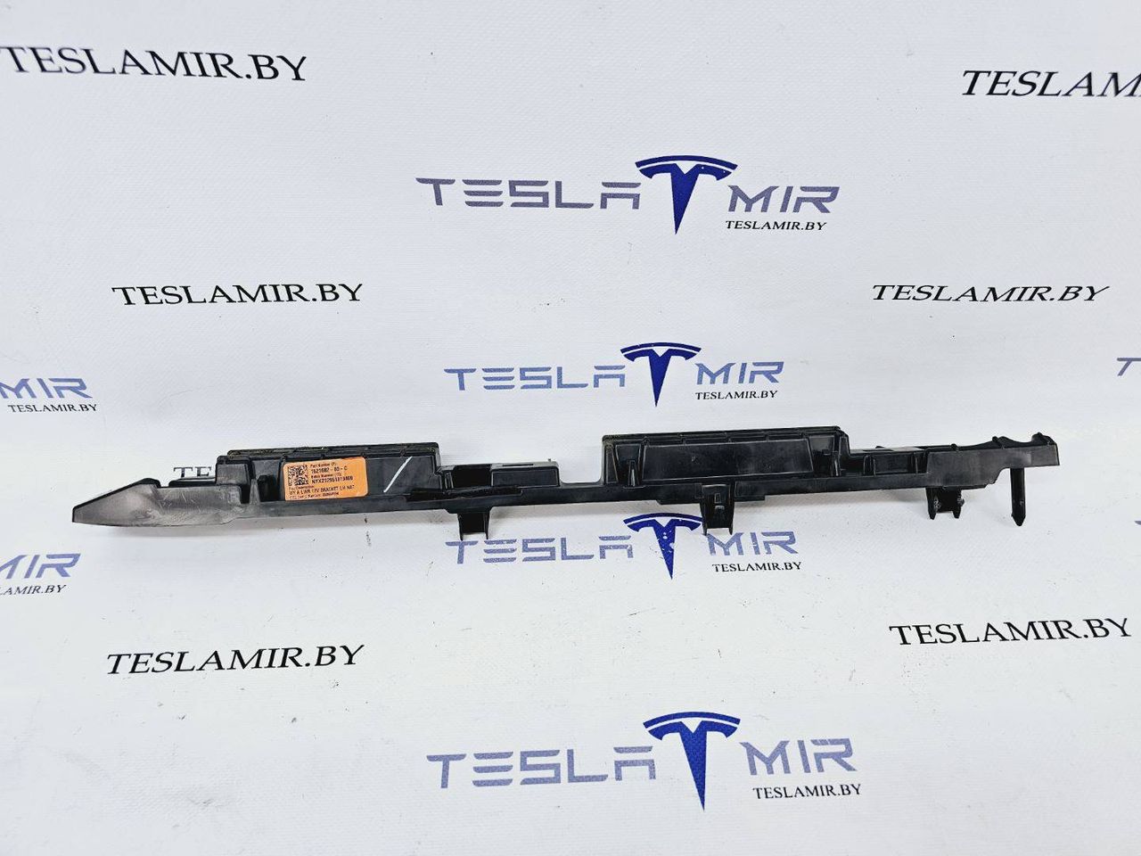 Кронштейн порога передний левый Tesla Model Y 1 поколение 2021, 1521682-00 - фото №1