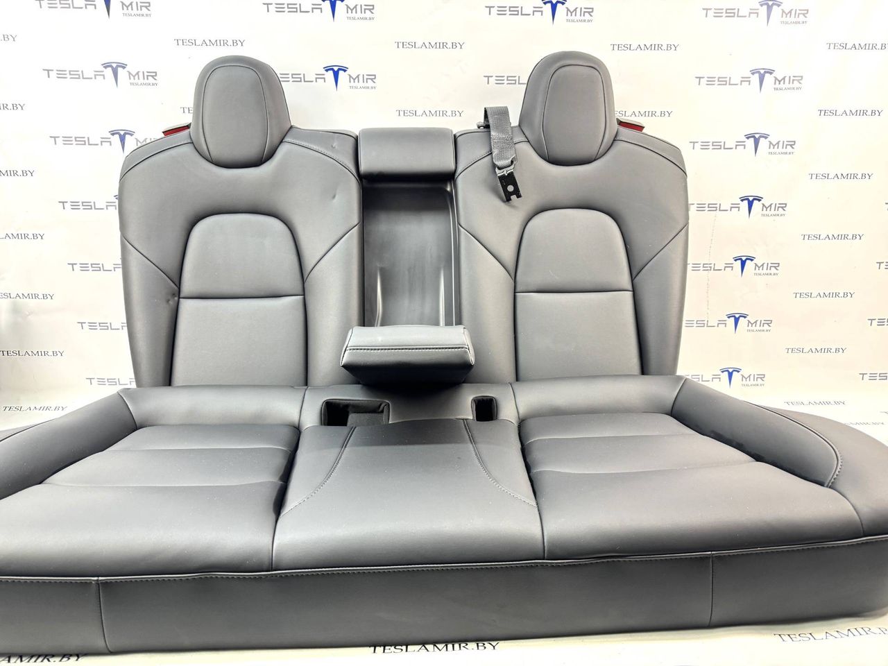 салон (комплект сидений) Tesla Model 3 1 поколение 2023, 1455036-00, 1455035-S3, 1455035-00, 1465567-01, 1452685-00, 1096027-01, 1096031-01 - фото №1