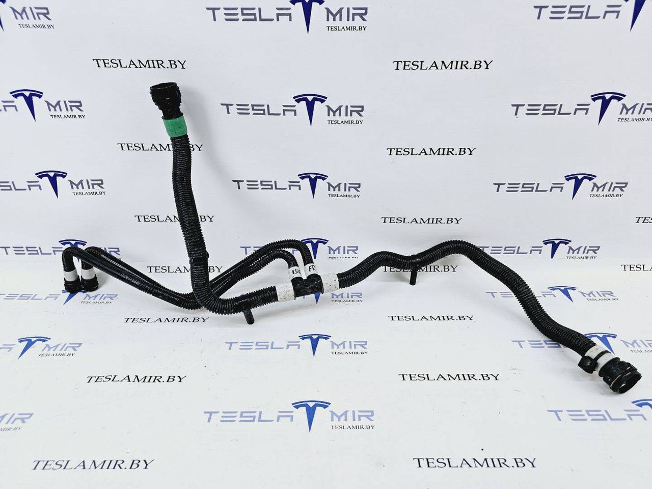Шланг системы охлаждения теплообменник (Chiller)-батарея Tesla Model 3 1 поколение 2023, 1521493-00, 1501293-00 - фото №1