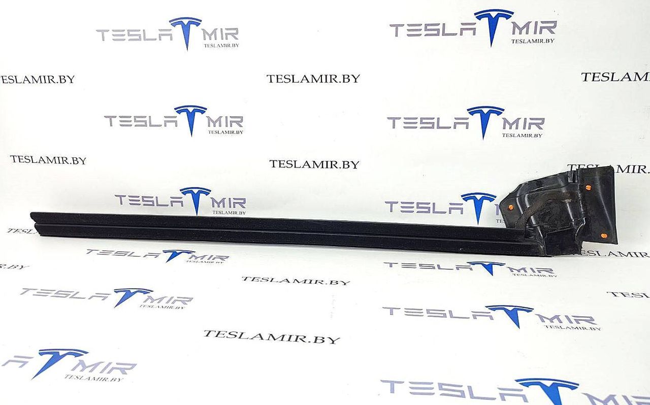 Уплотнитель стекла Tesla Model 3 1 поколение 2023, 1090496-00 - фото №1
