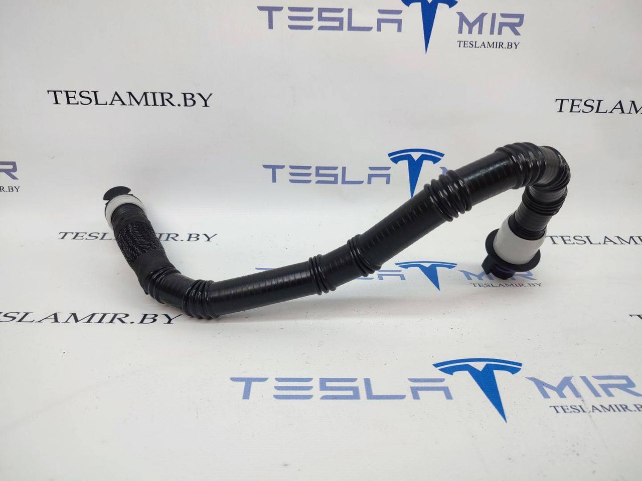 Патрубок охлаждения пентхауса Tesla Model 3 1 поколение 2020, 1095766-00 - фото №1