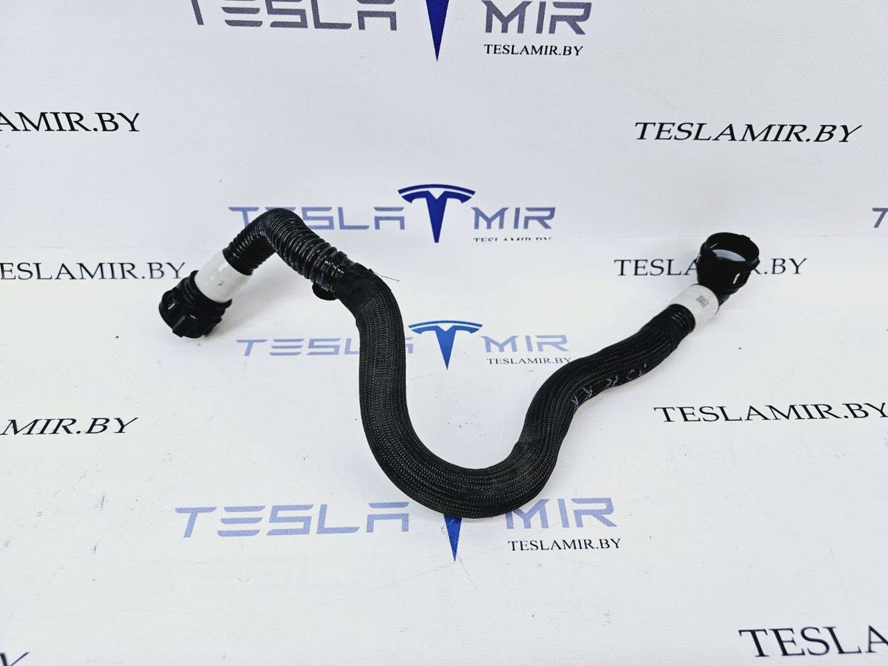 Шланг системы охлаждения заднего мотора Tesla Model 3 1 поколение 2023, 1077594-00 - фото №1