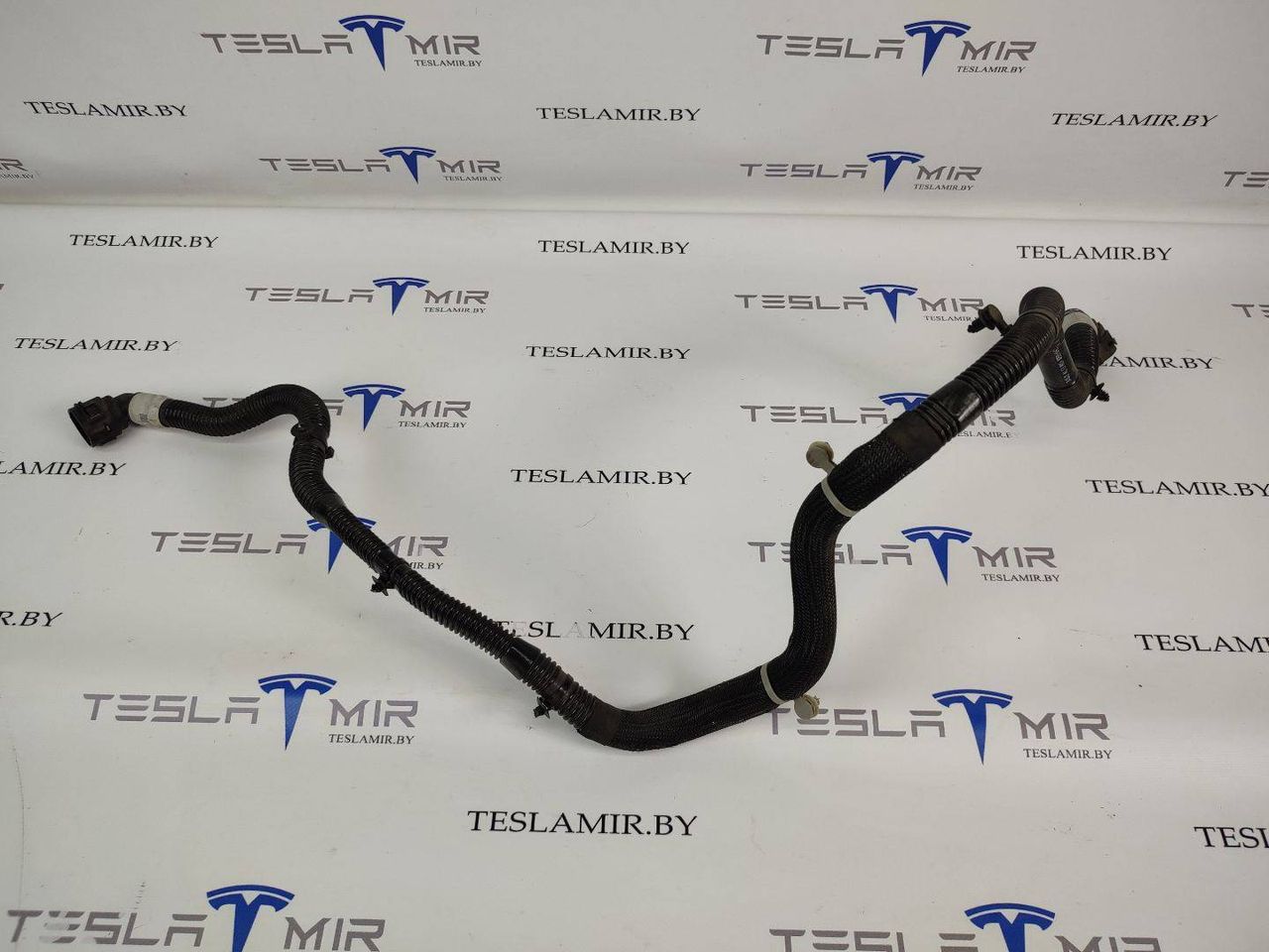 Шланг системы охлаждения заднего мотора Tesla Model 3 1 поколение 2019, 1077595-00 - фото №1