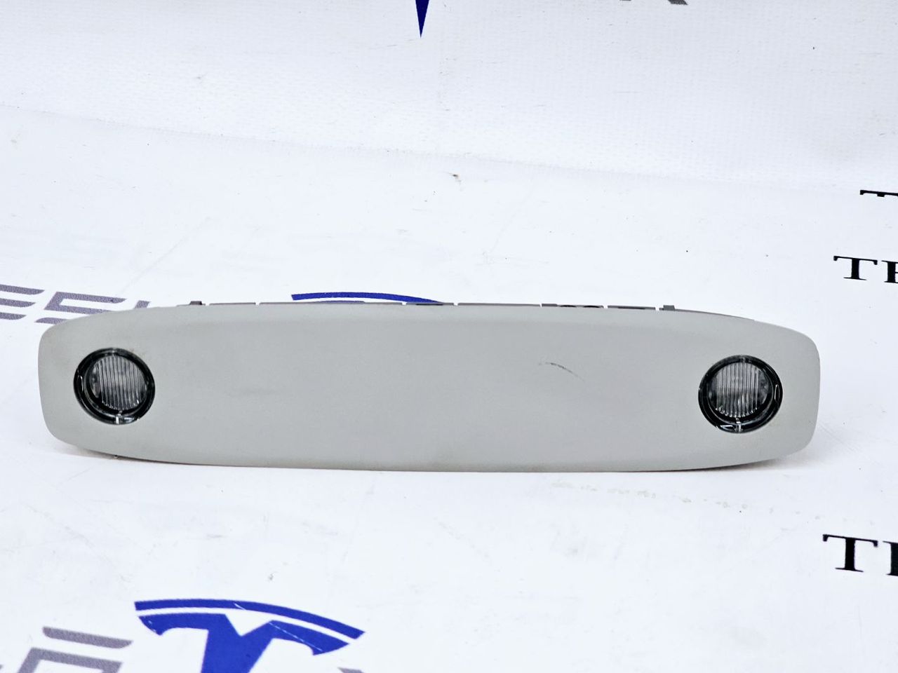 фонарь салона (плафон) Tesla Model 3 1 поколение 2019, 1092575-00 - фото №1