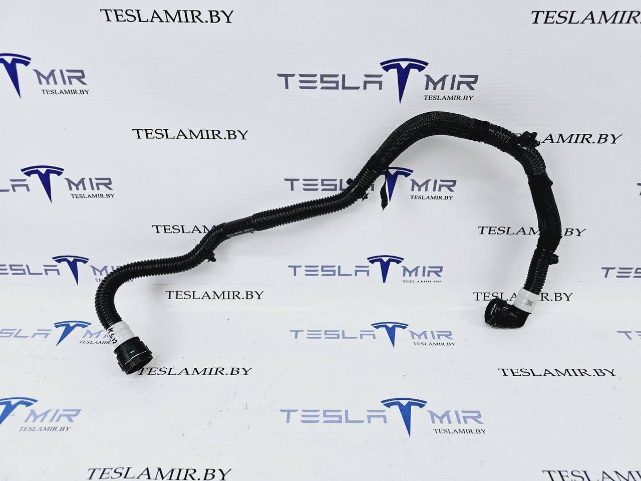 Шланг системы охлаждения заднего мотора Tesla Model 3 1 поколение 2019, 1077585-00 - фото №1