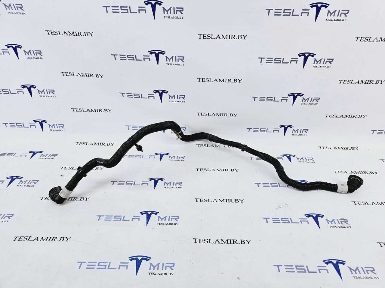 Шланг системы охлаждения заднего мотора Tesla Model 3 1 поколение 2019, 1077595-00 - фото №1