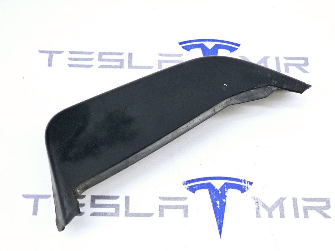 фонарь крышки багажника правый Tesla Model X 1 поколение 2018, 1058813-00 - фото №1