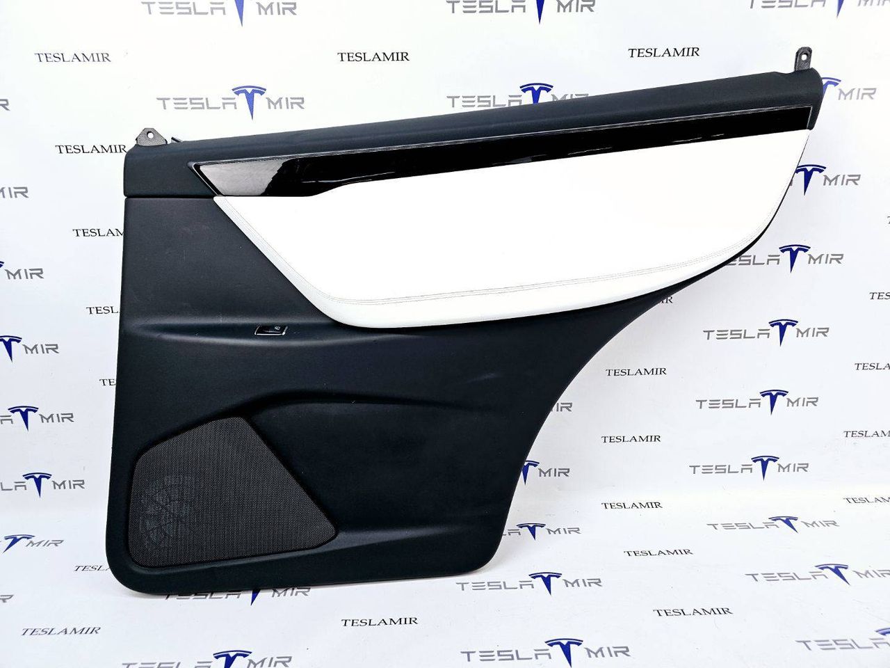 обшивка двери задняя правая Tesla Model X 1 поколение 2018, 1099611-00, 1004833-00, 1058867-18, 1035504-00, 1036642-00 - фото №1