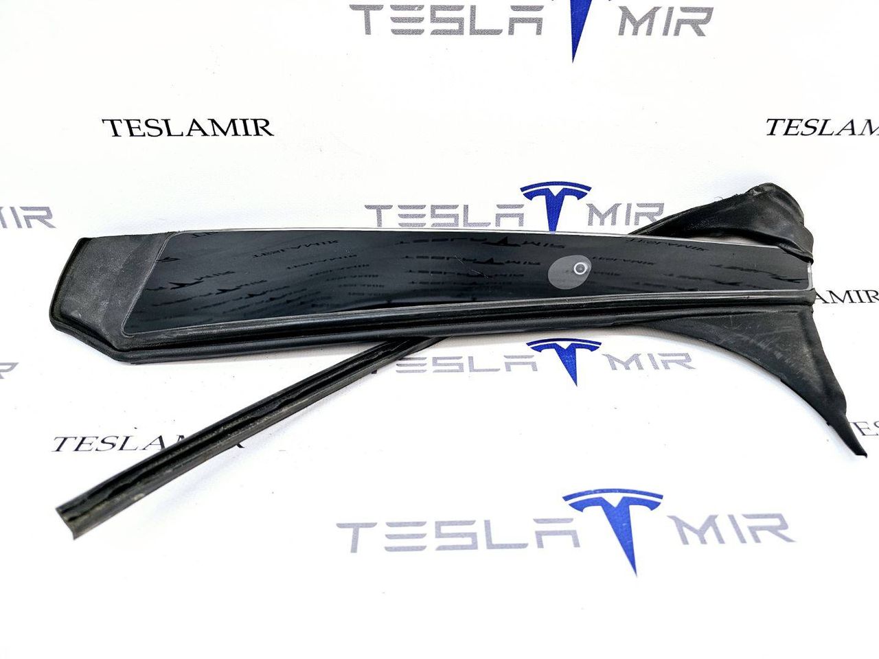 Накладка стойки B наружная + камера правая Tesla Model X 1 поколение 2018, 1069104-00, 1092312-98 - фото №1