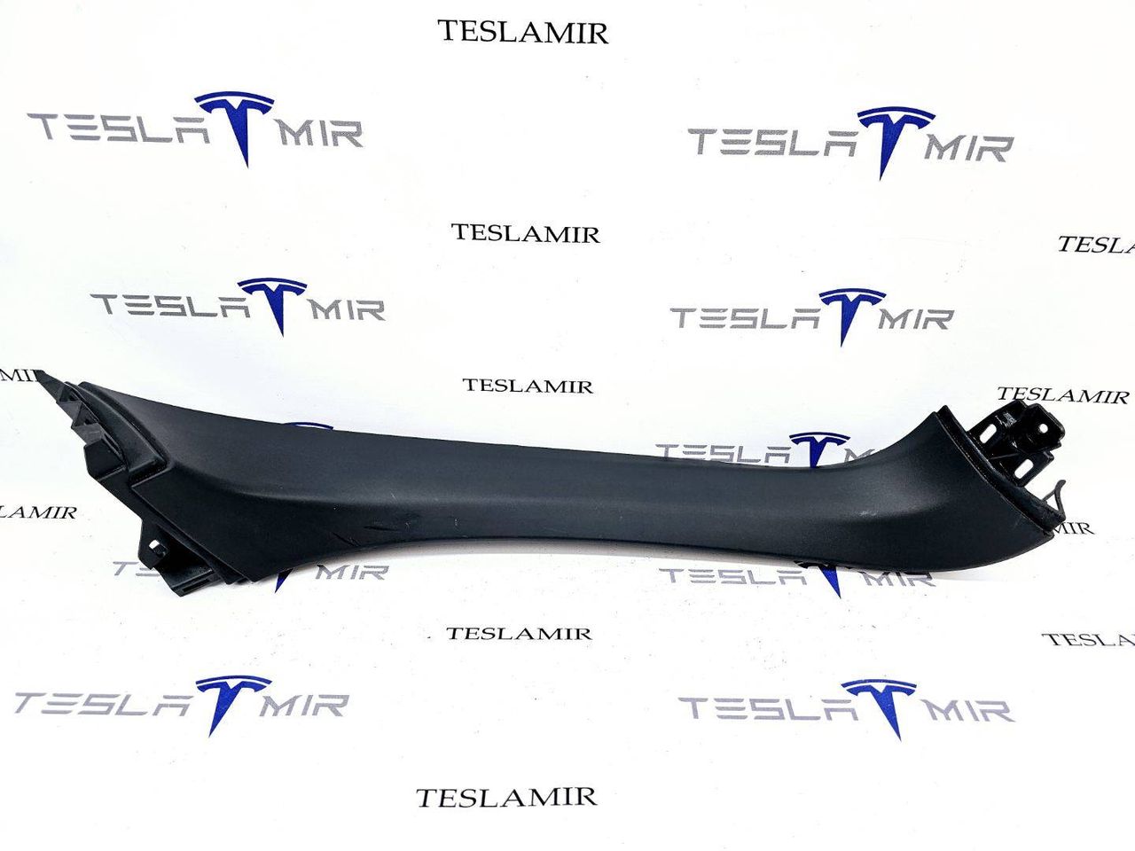обшивка крышки багажника Tesla Model X 1 поколение 2018, 1037904-00, 1037905-00, 1053219-00 - фото №1