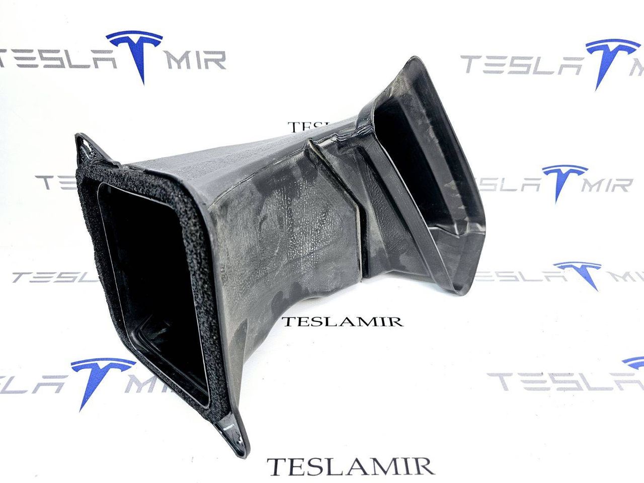 воздухозаборник Tesla Model 3 1 поколение 2022, 1588274-00, 1561156-00 - фото №1