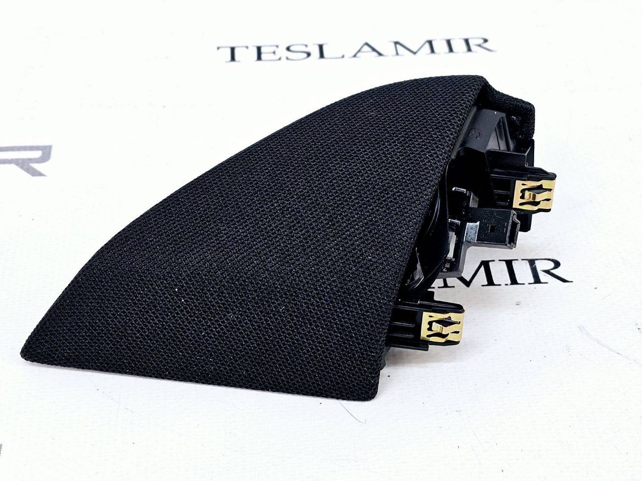 сетка на динамик Tesla Model 3 1 поколение 2022, 1095657-00, 1095658-00 - фото №1