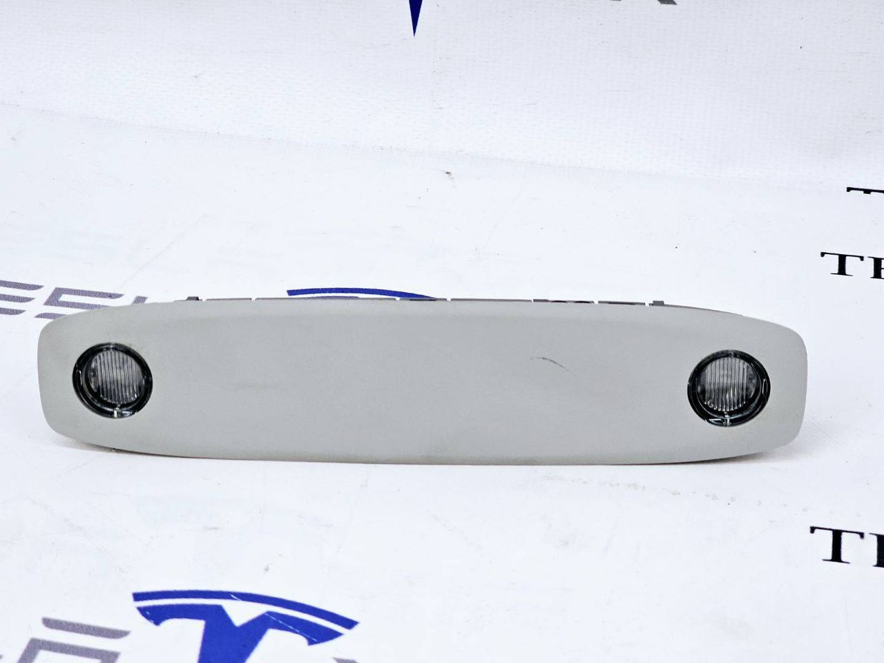 фонарь салона (плафон) Tesla Model 3 1 поколение 2022, 1092575-00 - фото №1