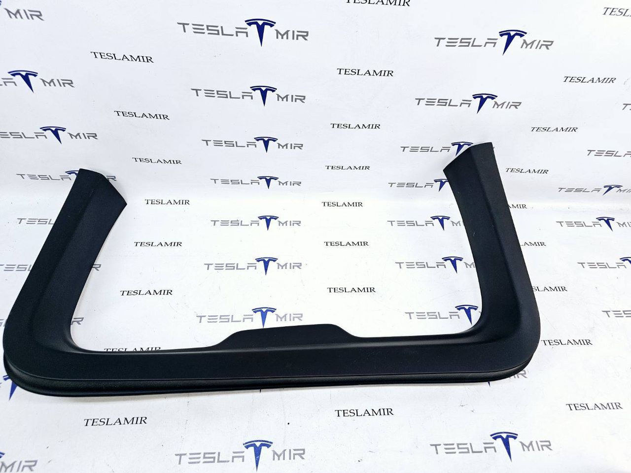 накладка двери (крышки) багажника Tesla Model Y 1 поколение 2022, 1494632-00, 1494667-00 - фото №1