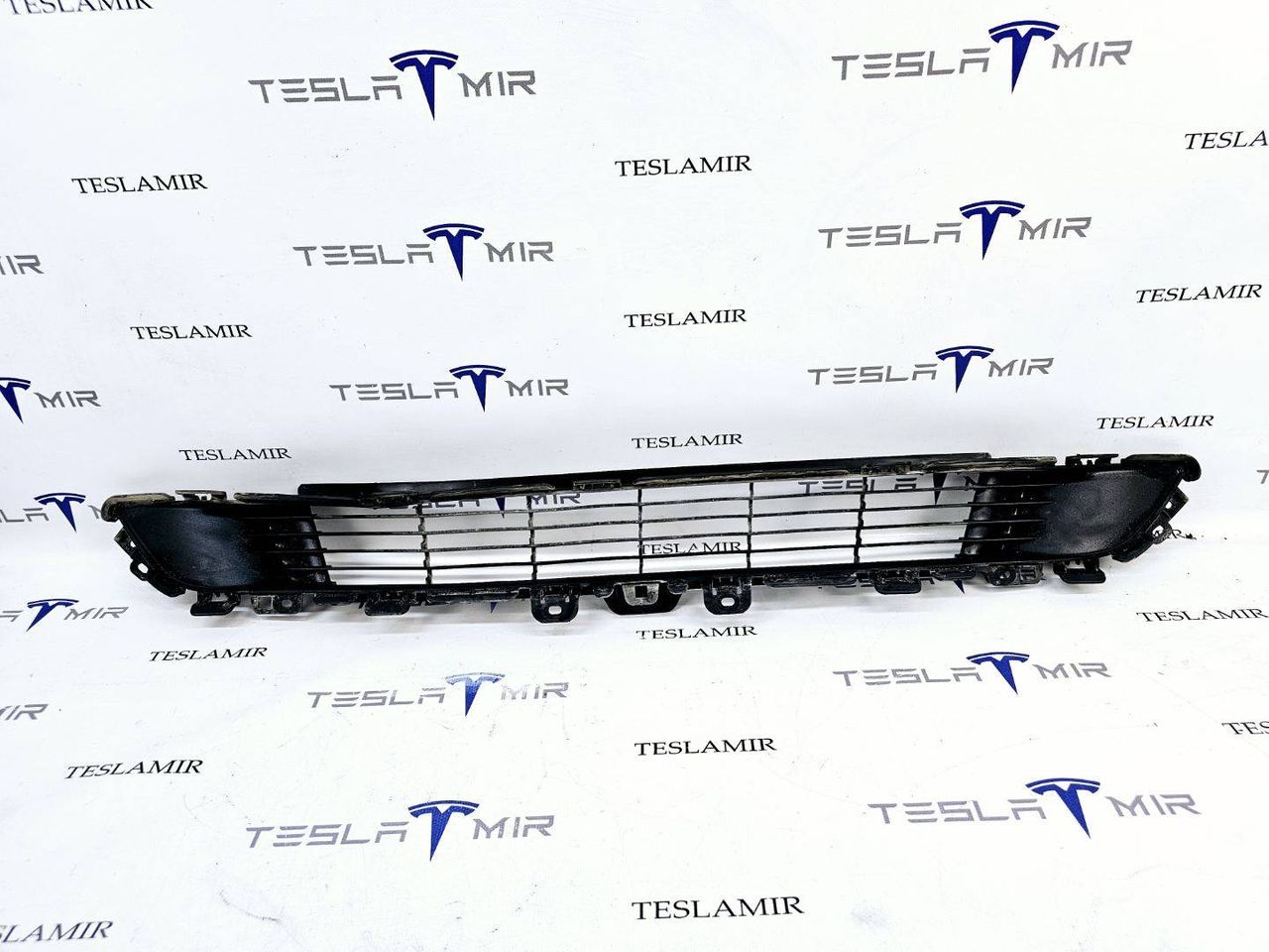 Решетка гриль декоративная основного радиатора (передний бампер) Tesla Model Y 1 поколение 2022, 1493759-00 - фото №1
