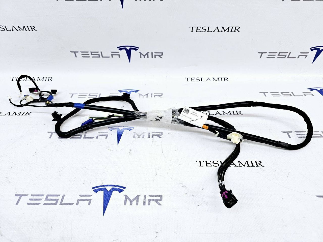 Камера тройная (TRIPLE) лобового стекла (регулируемая) Tesla Model Y 1 поколение 2021, 2489057-00, 1514448-00 - фото №1