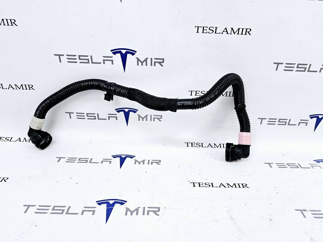 Патрубок системы охлаждения пластиковый передний Tesla Model Y 1 поколение 2021, 1504722-00, 1631596-00 - фото №1