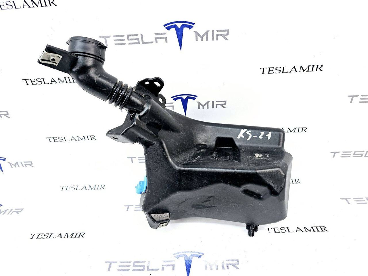 бачок омывателя Tesla Model 3 1 поколение 2022, 1096062-00, 1090850-00 - фото №1
