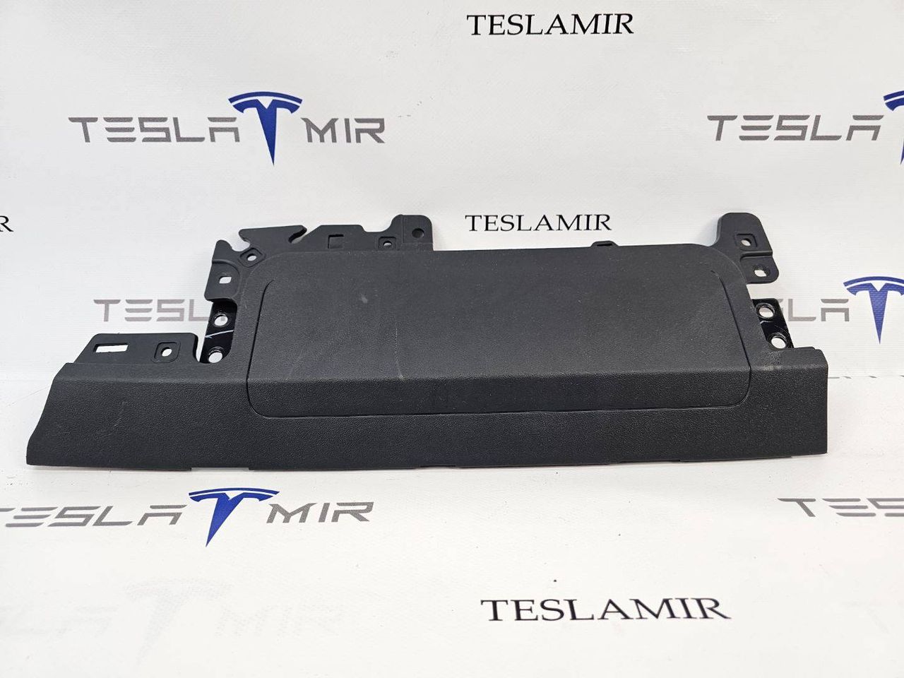 подушка безопасности коленная Tesla Model Y 1 поколение 2021, 1143753-00, 1077826-00, 1083350-00 - фото №1