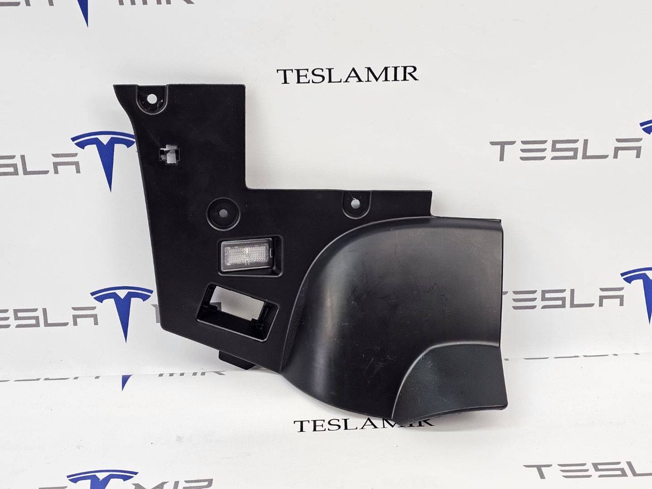 пластик Tesla Model Y 1 поколение 2021, 1007151-70, 1507076-00 - фото №1