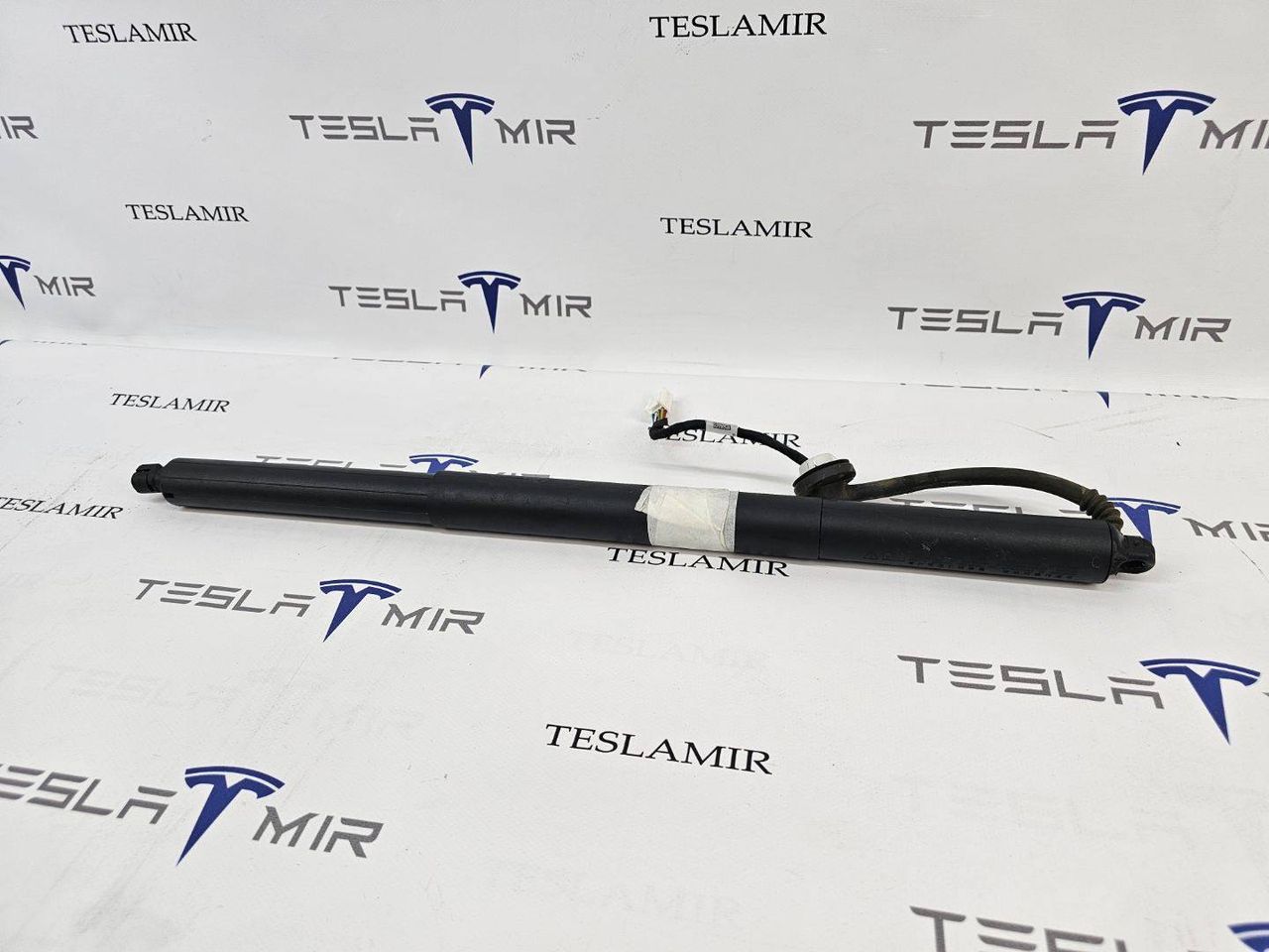 амортизатор крышки багажника (3-5 двери) Tesla Model Y 1 поколение 2021, 1500601-00 - фото №1