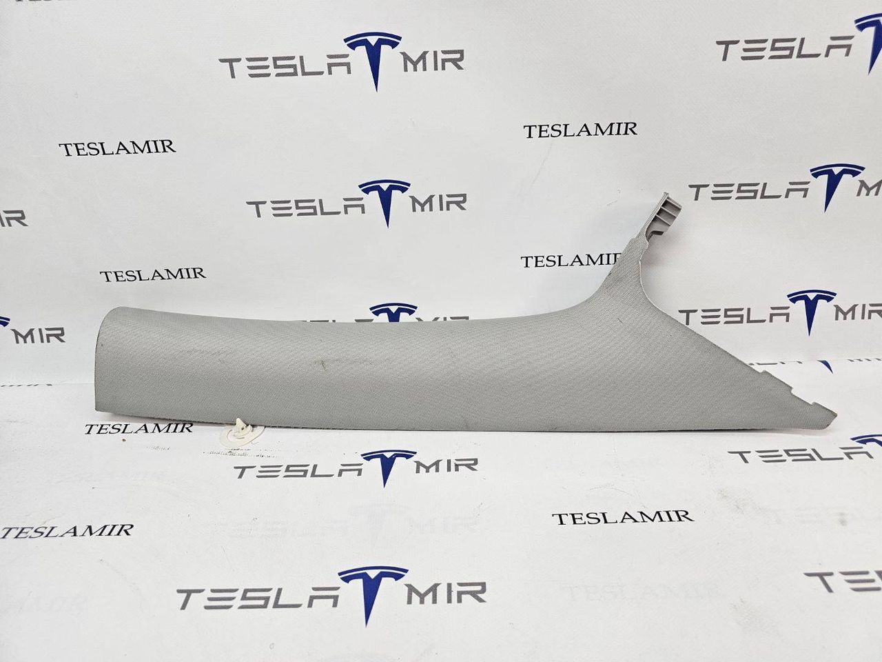 Накладка декоративная стойки А внутренняя правая верхняя Tesla Model Y 1 поколение 2021, 1494605-00 - фото №1