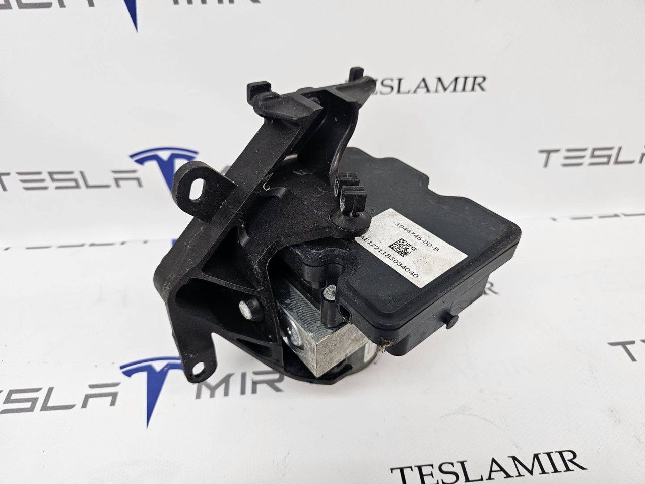 блок ABS Tesla Model Y 1 поколение 2022, 1044745-00, 1103541-00, 1188741-50 - фото №1