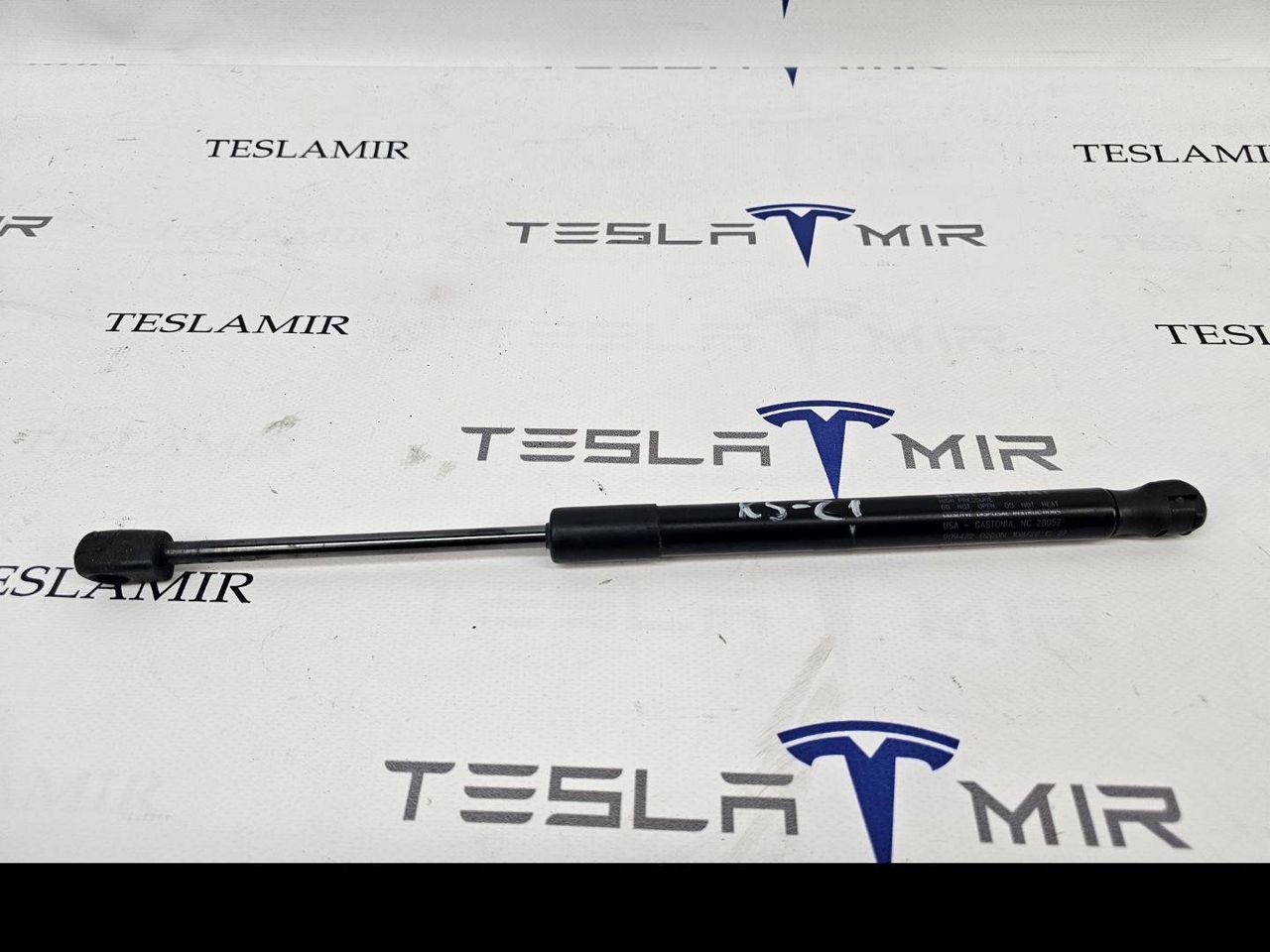 Амортизатор (упор) капота Tesla Model 3 1 поколение 2022, 1091870-00, 1089586-00, 1091472-00 - фото №1
