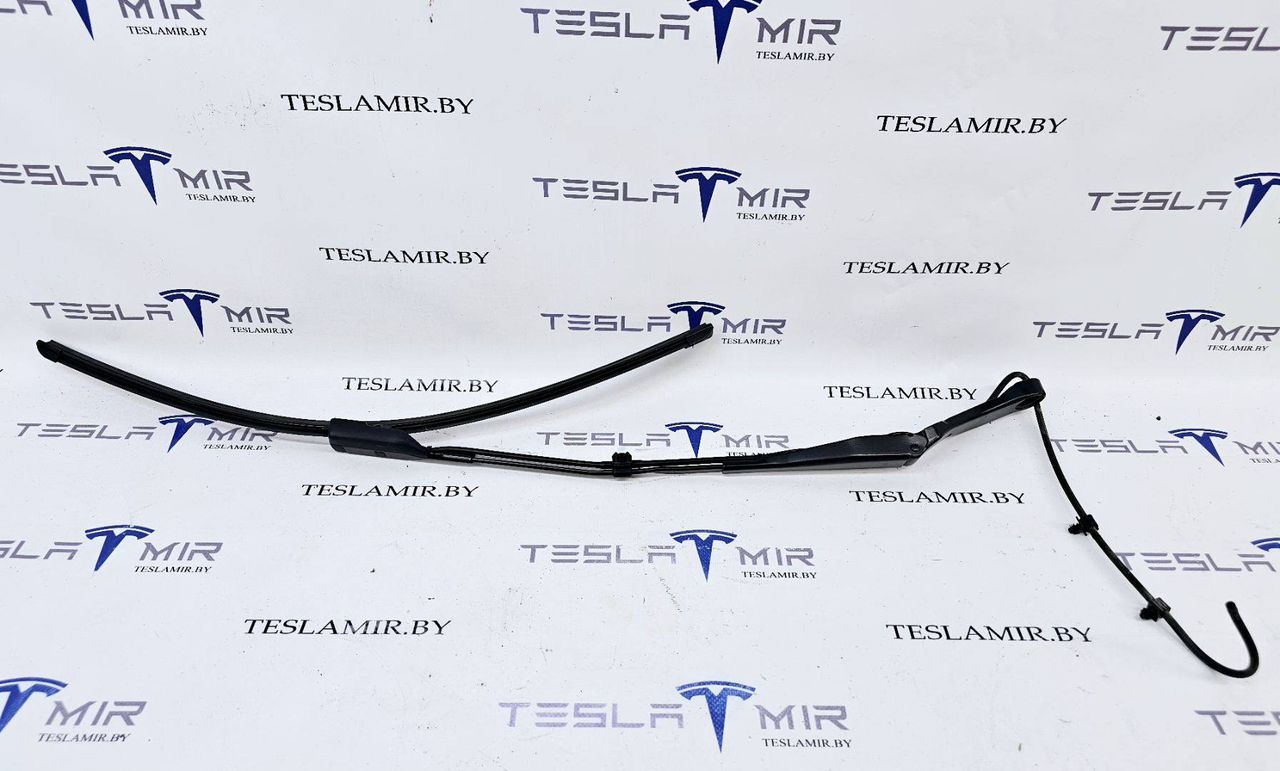 щеткодержатель (поводок стеклоочистителя, дворник) Tesla Model 3 1 поколение 2022, 1076728-00, 1076730-00, 1076726-00, 1621685-00 - фото №1
