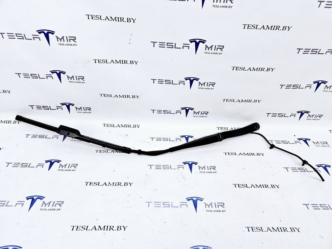 щеткодержатель (поводок стеклоочистителя, дворник) Tesla Model 3 1 поколение 2022, 1076729-00, 1076731-00, 1076727-00, 1621687-00 - фото №1